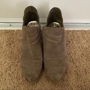 🌻Betsy Johnson Ankle Booties